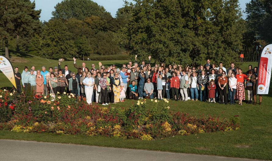 Deutschland summt!-Pflanzwettbewerb 2025: Gruppenfoto in den "Gärten der Welt", Berlin