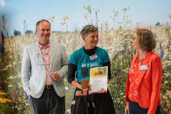 Deutschland summt!-Pflanzwettbewerb 2025: Ehrung einer Gewinnerin